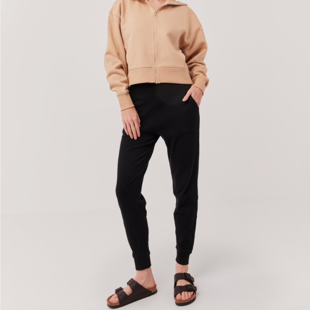 Pact Airplane Joggers Black